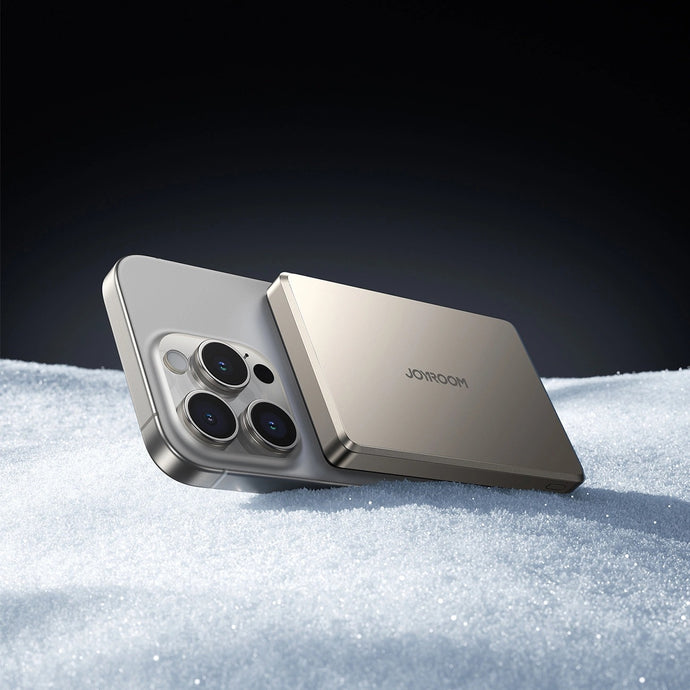 Joyroom JR-PBM08 Pro magnetic wireless charging in use